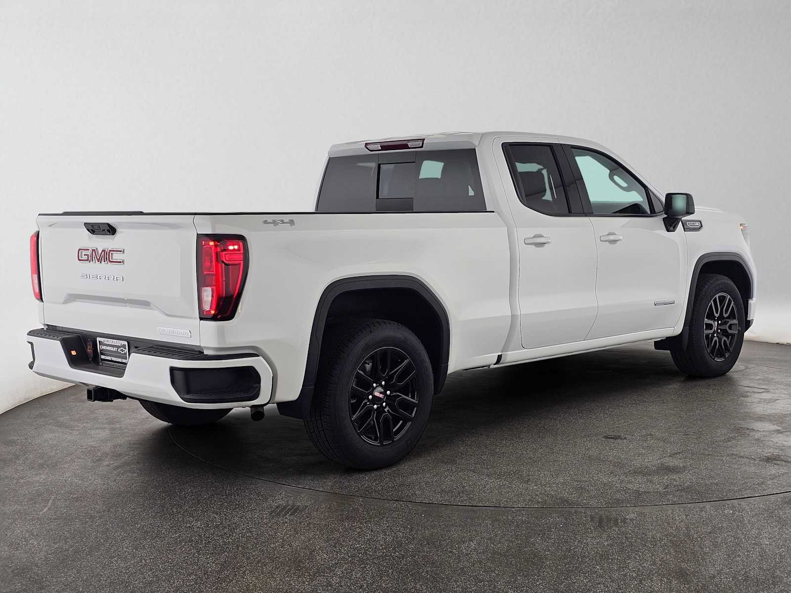 Used 2025 GMC Sierra 1500 Elevation w/ Preferred Package AWD/4WD image 3