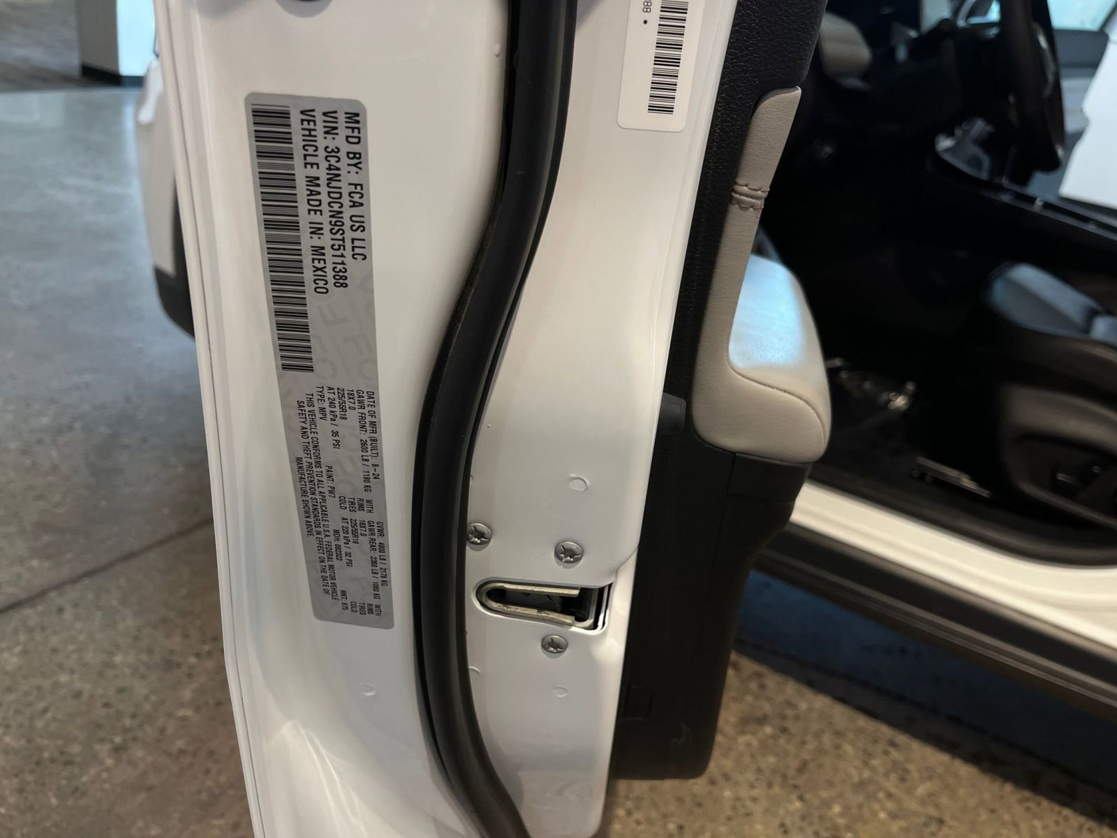 Used 2025 Jeep Compass Limited AWD/4WD image 29