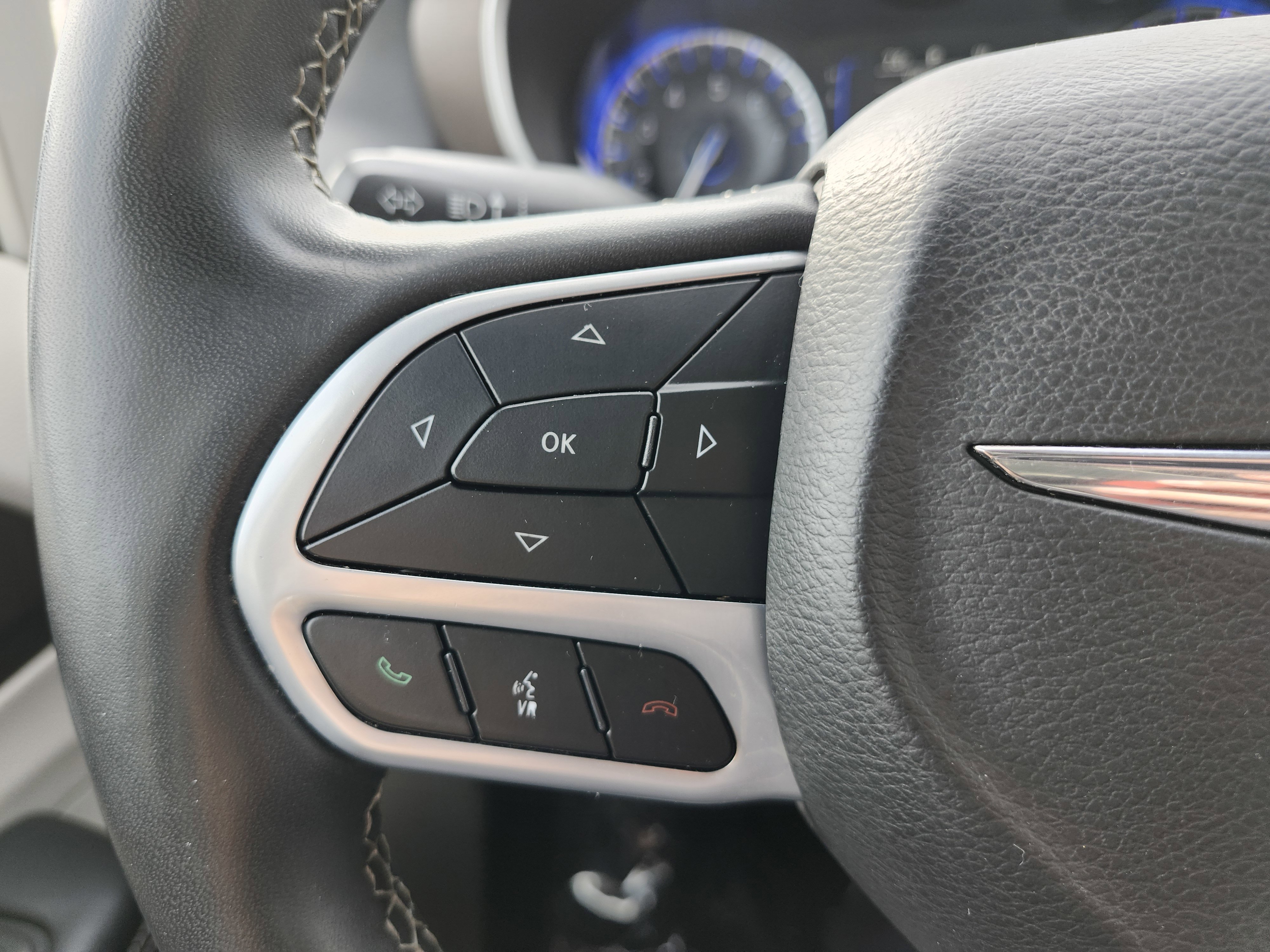 Used 2022 Chrysler Voyager LX image 32