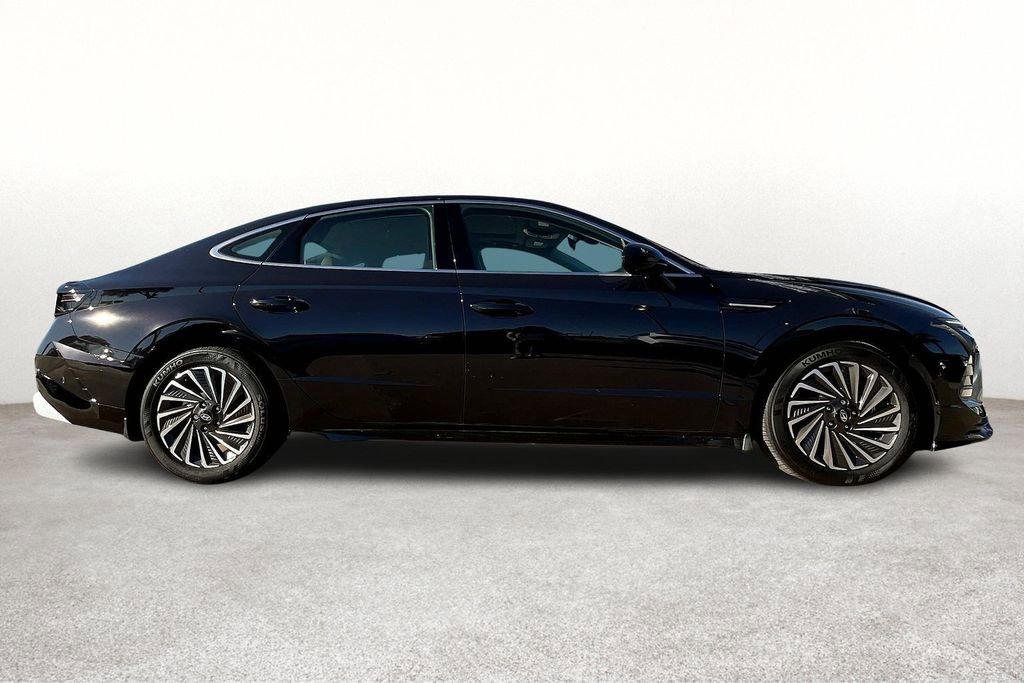New 2025 Hyundai Sonata Limited image 16