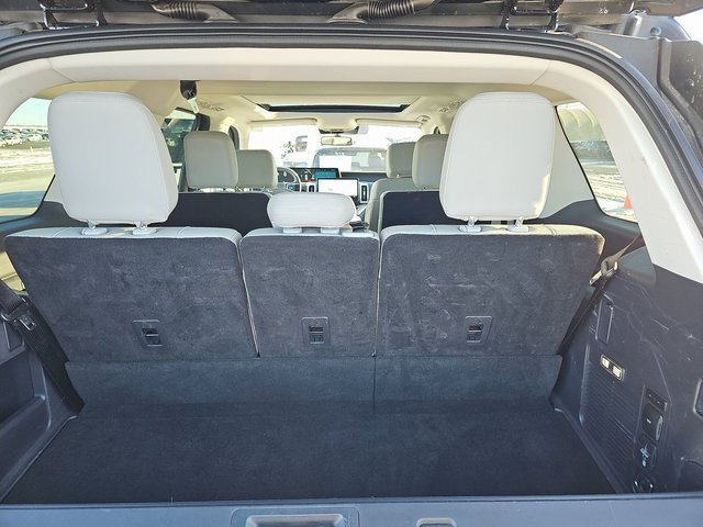 Used 2025 Ford Expedition Active image 11