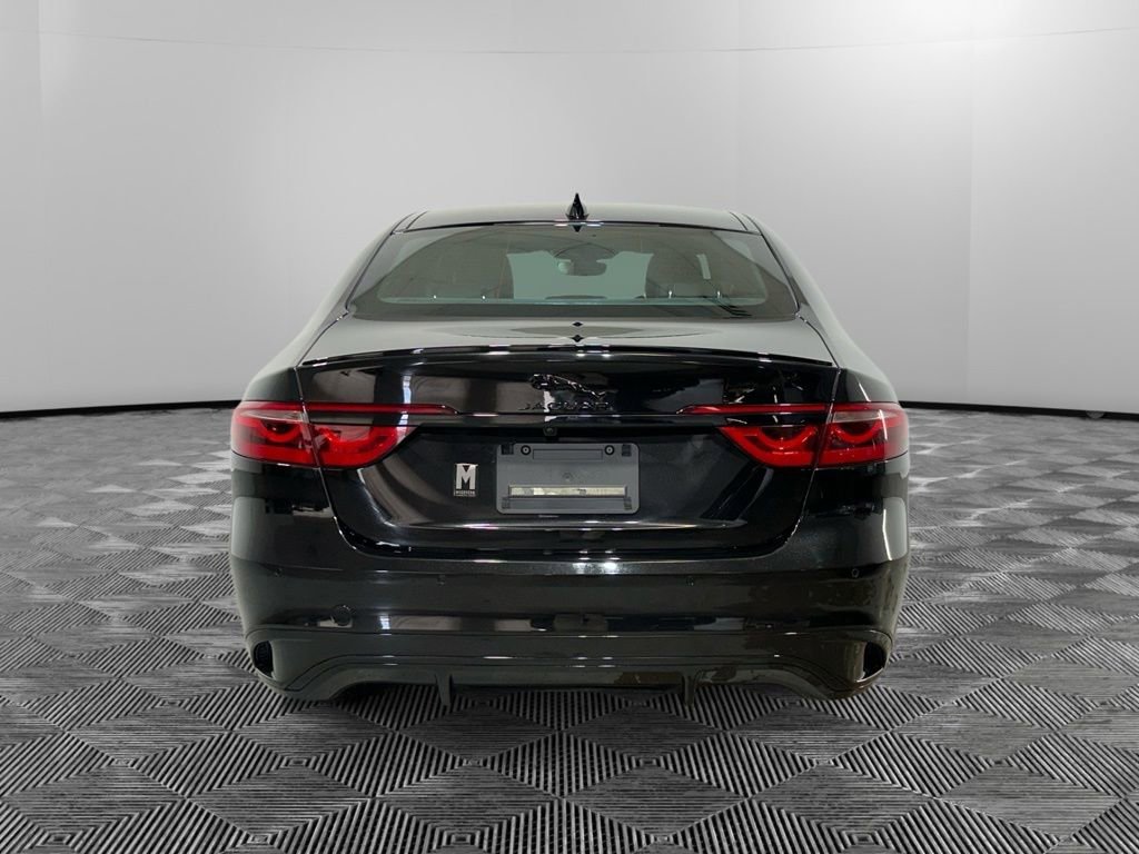 Used 2024 Jaguar XF R-Dynamic SE image 8