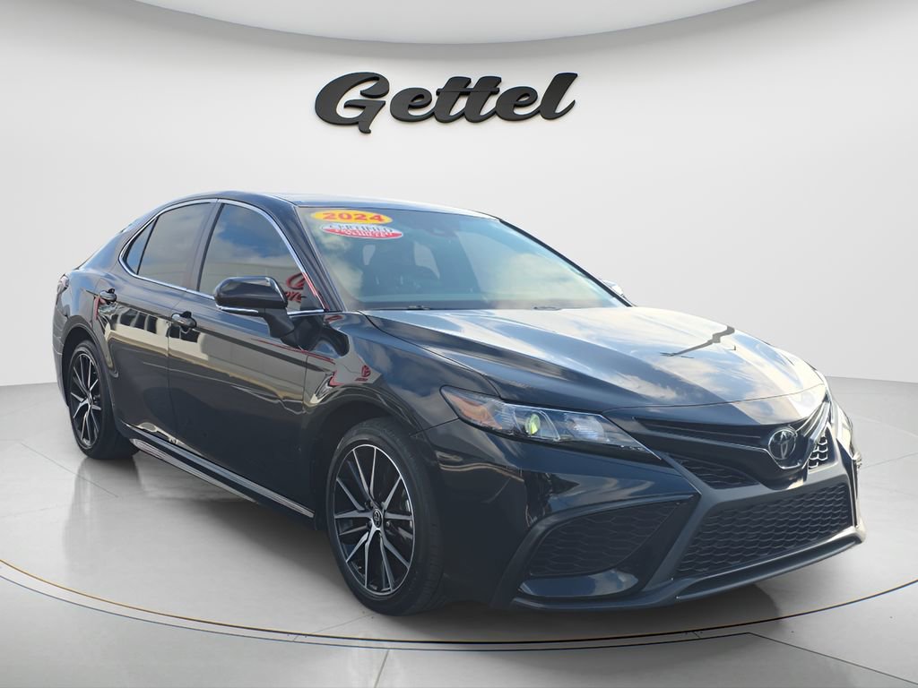 Used 2024 Toyota Camry SE FWD image 3