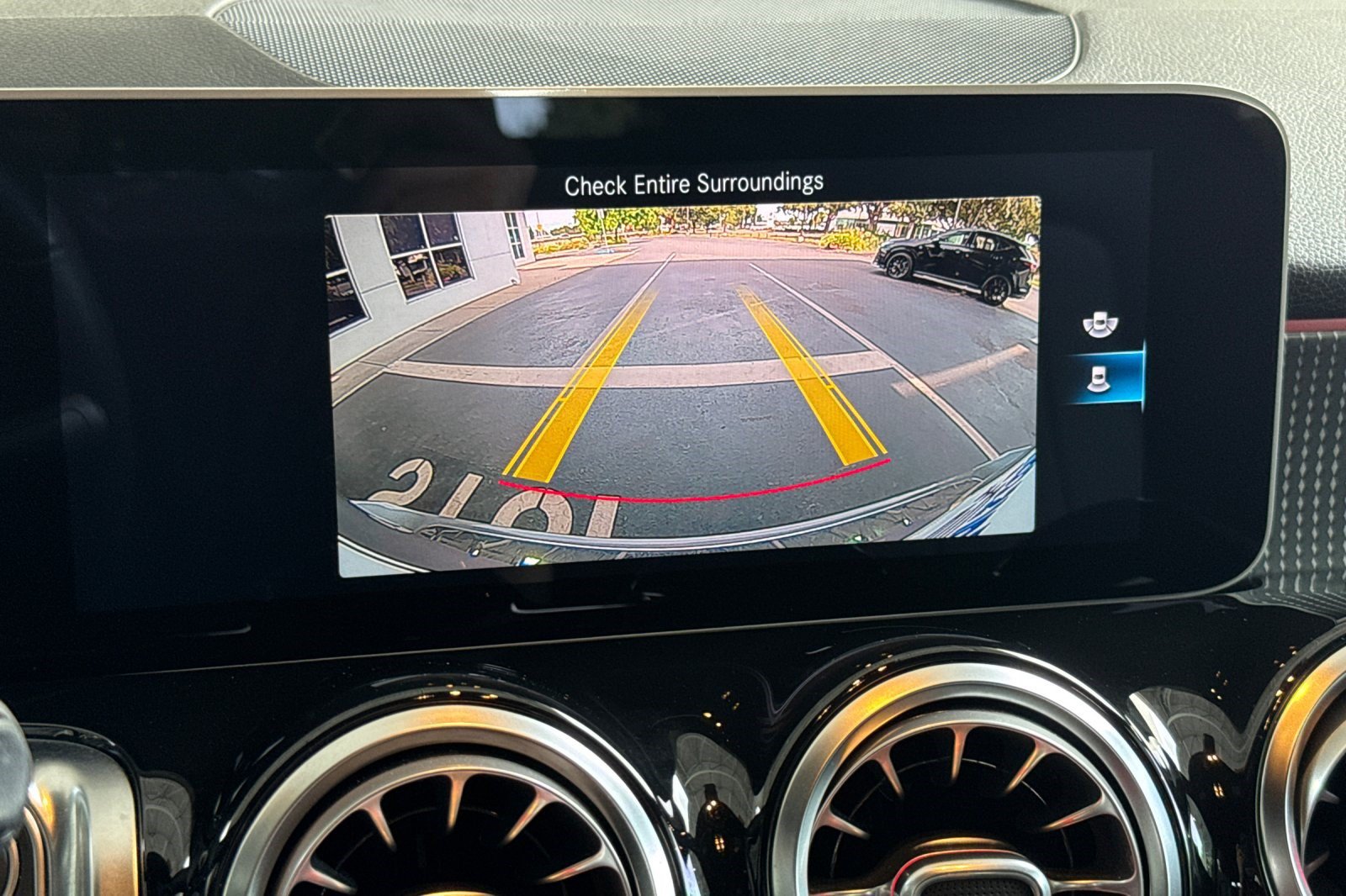 Used 2021 Mercedes-Benz GLB 250 4MATIC image 26