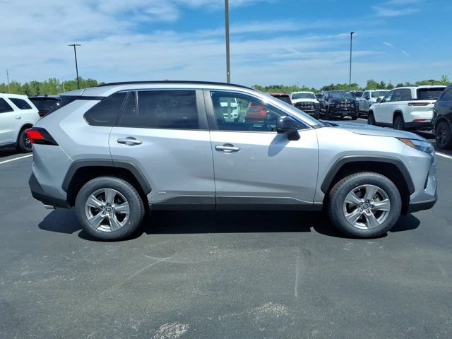 Used 2024 Toyota RAV4 LE AWD/4WD image 28