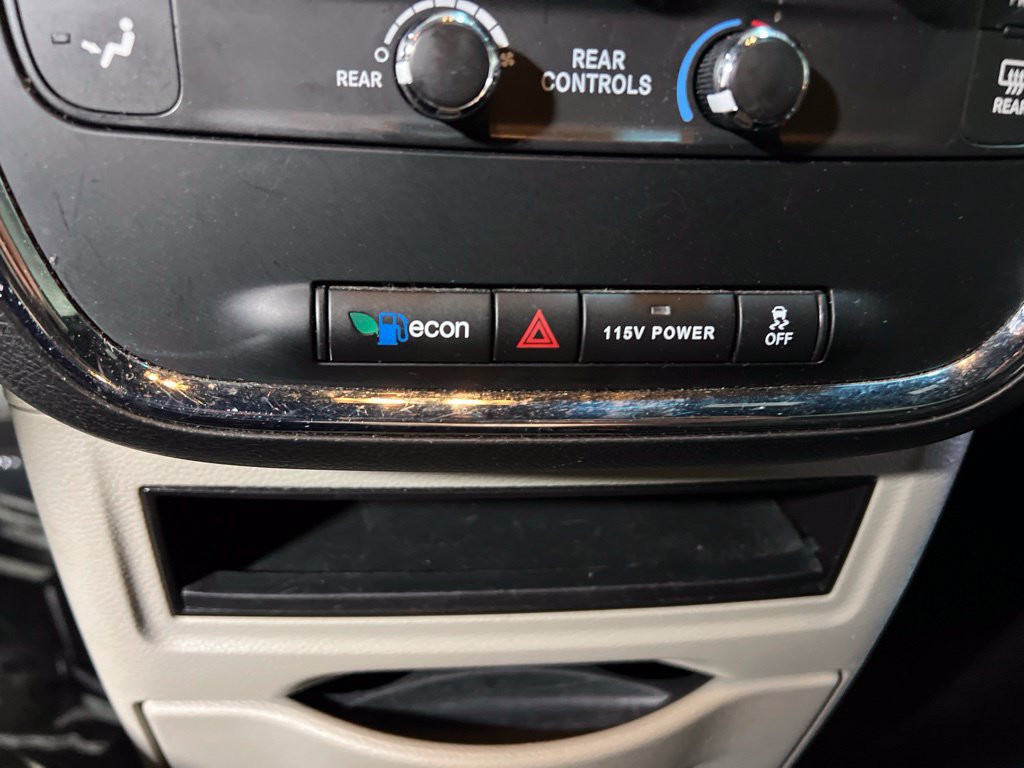 Used 2017 Dodge Grand Caravan SE FWD image 22