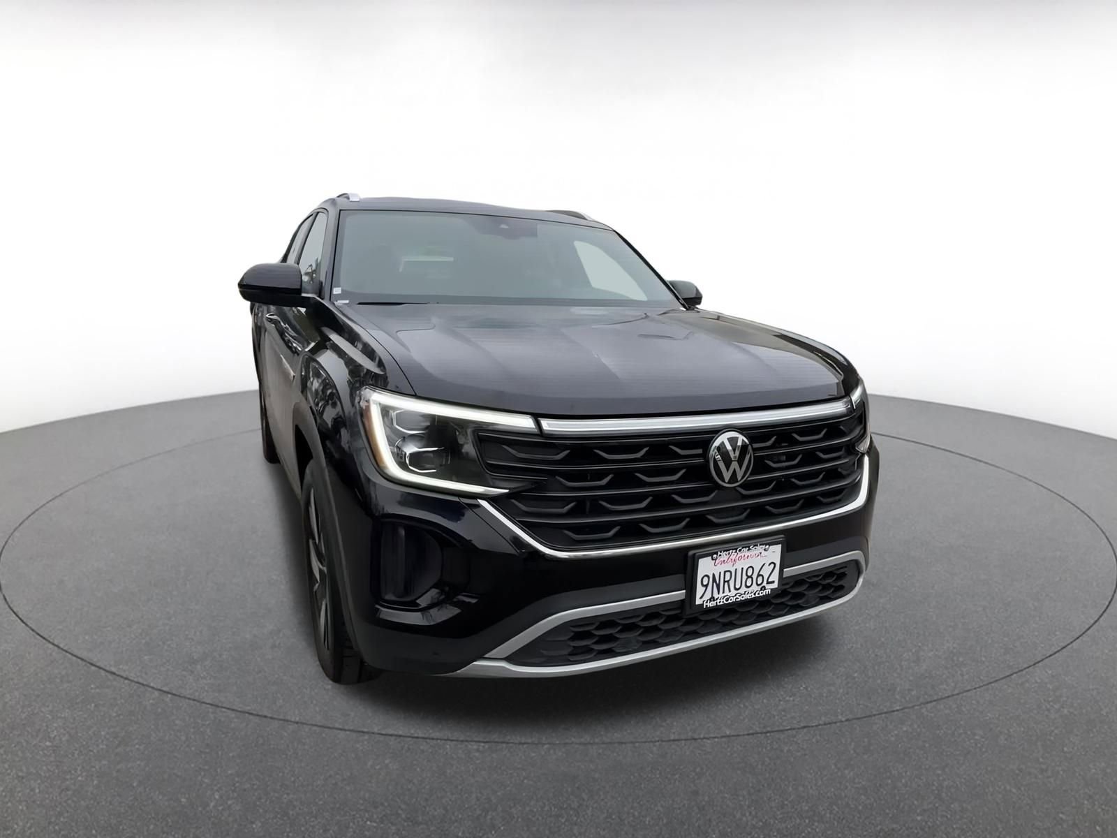 Used 2025 Volkswagen Atlas Cross Sport SE image 3