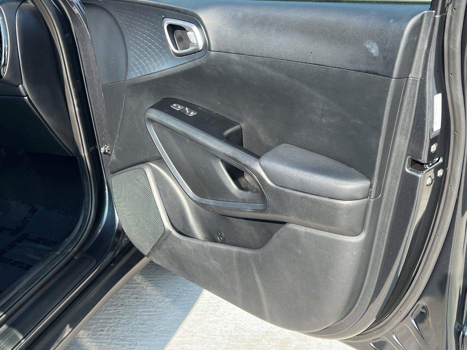 Used 2025 Kia Soul EX FWD image 14