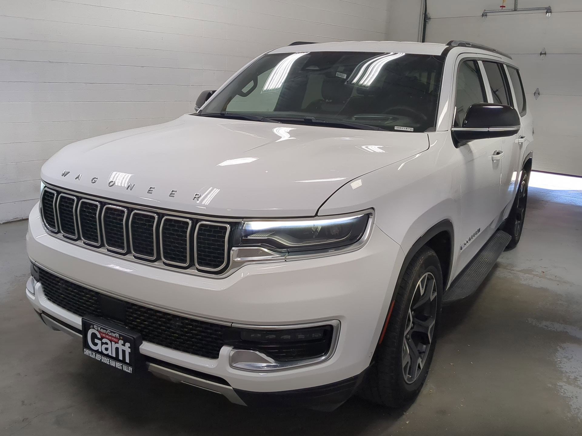 Used 2023 Jeep Wagoneer Series III w/ Preferred Equipment Group image 10