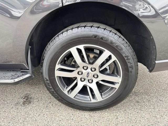 Used 2023 Ford Expedition XLT image 9