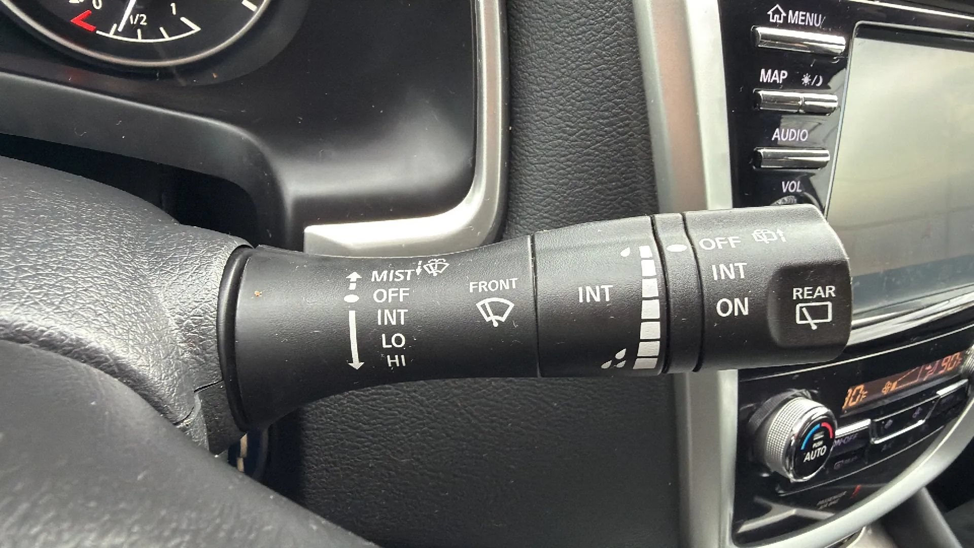 Used 2018 Nissan Murano SV w/ Premium Package FWD image 13