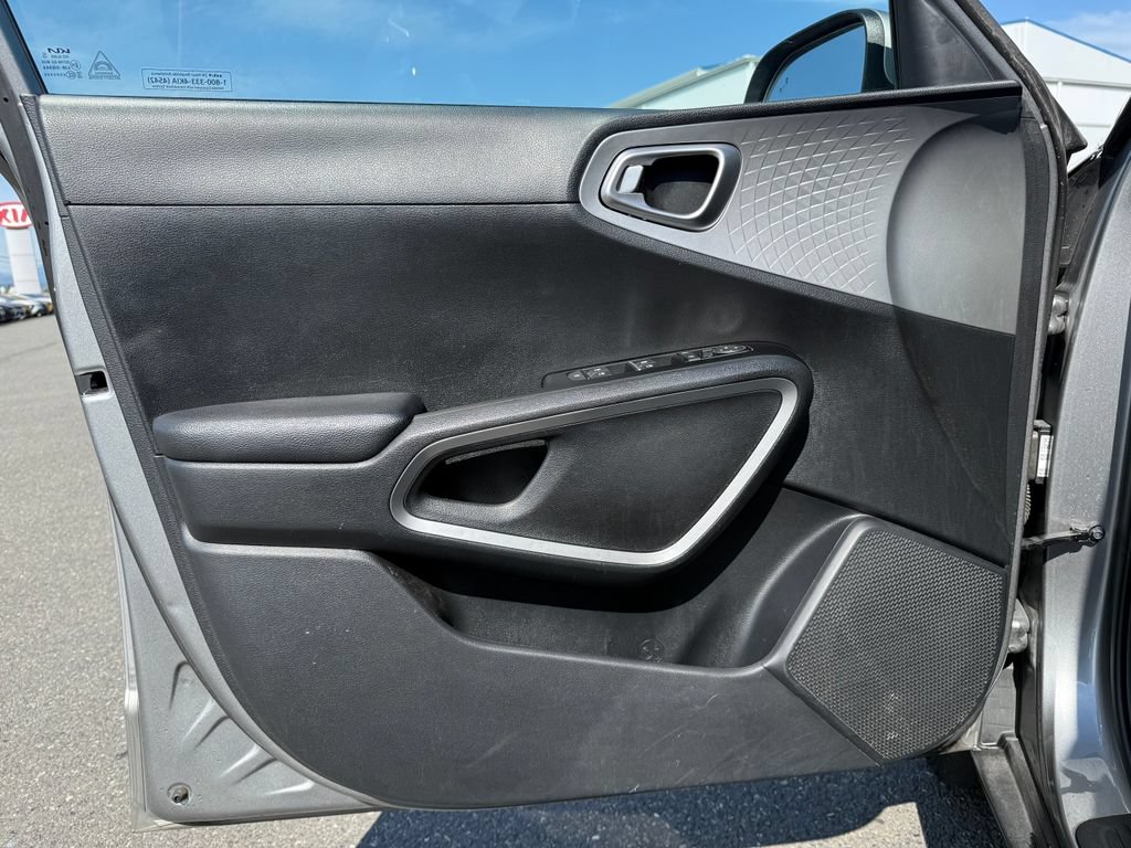 Used 2024 Kia Soul LX w/ Option Group 015 FWD image 16