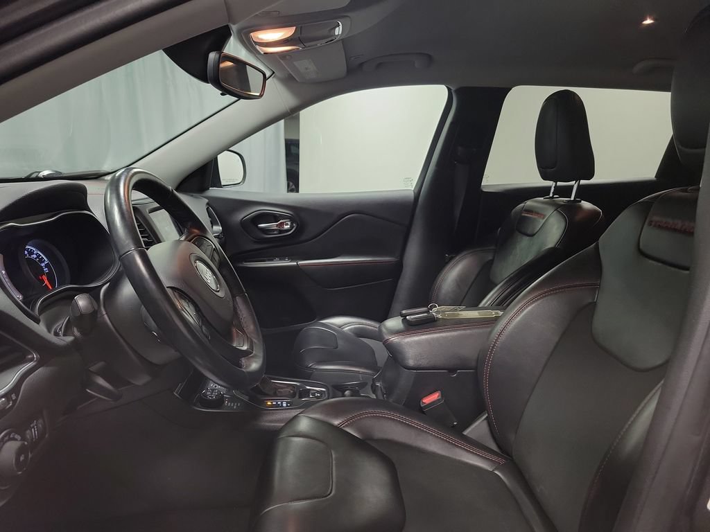 Used 2019 Jeep Cherokee Trailhawk w/ Cold Weather Group AWD/4WD image 14
