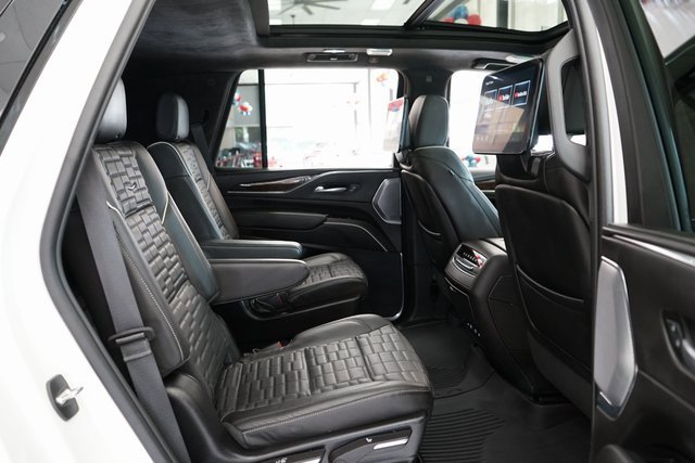 Used 2024 Cadillac Escalade Sport Platinum w/ LPO, ONYX Package image 17