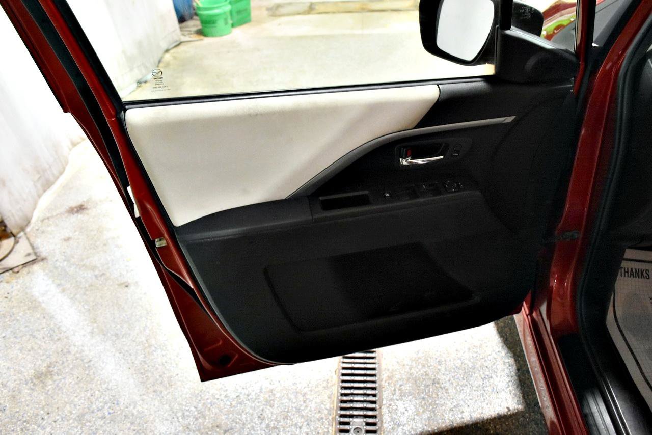 Used 2014 MAZDA MAZDA5 Touring FWD image 9