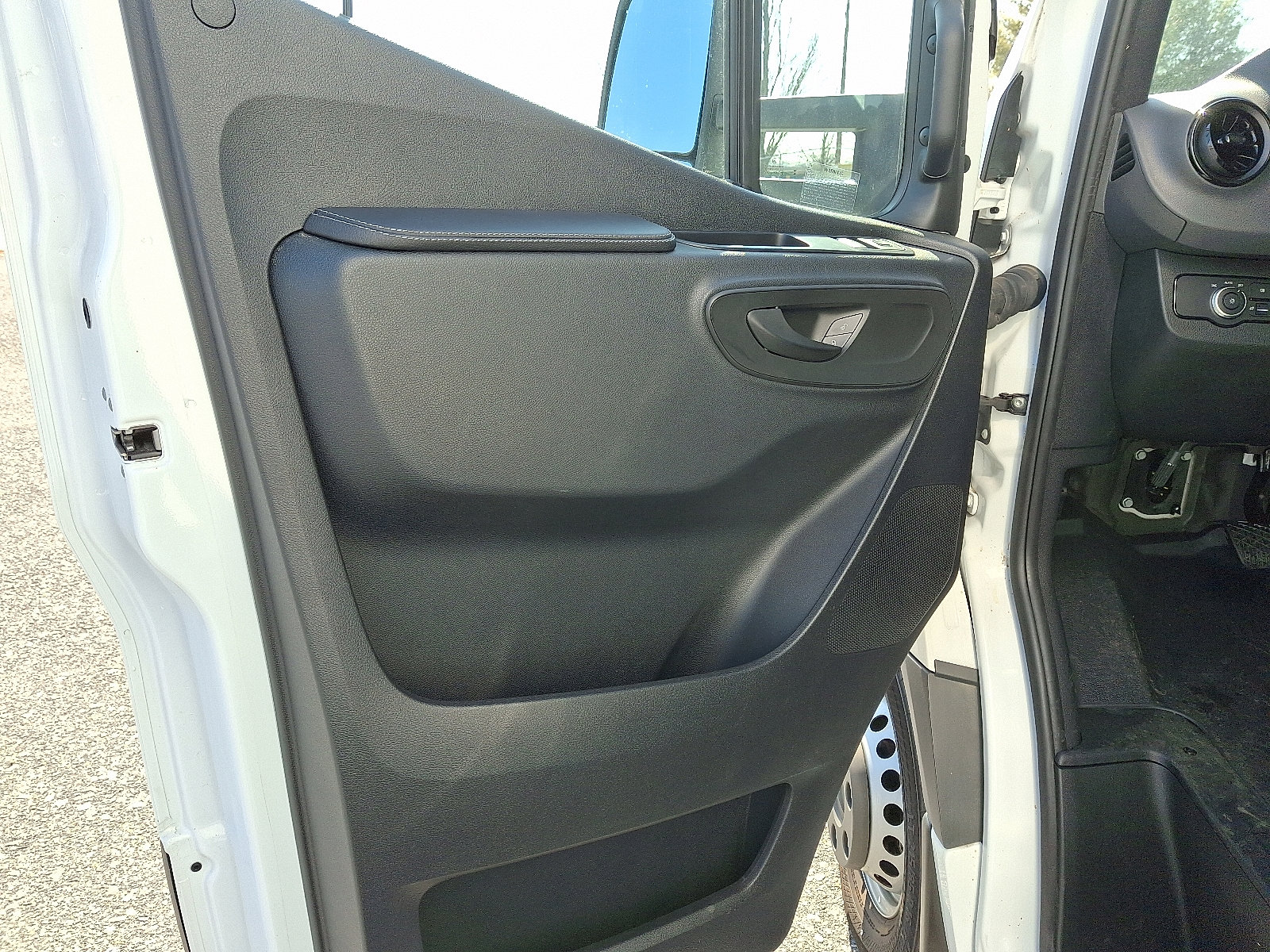 Used 2023 Mercedes-Benz Sprinter 4500 image 16