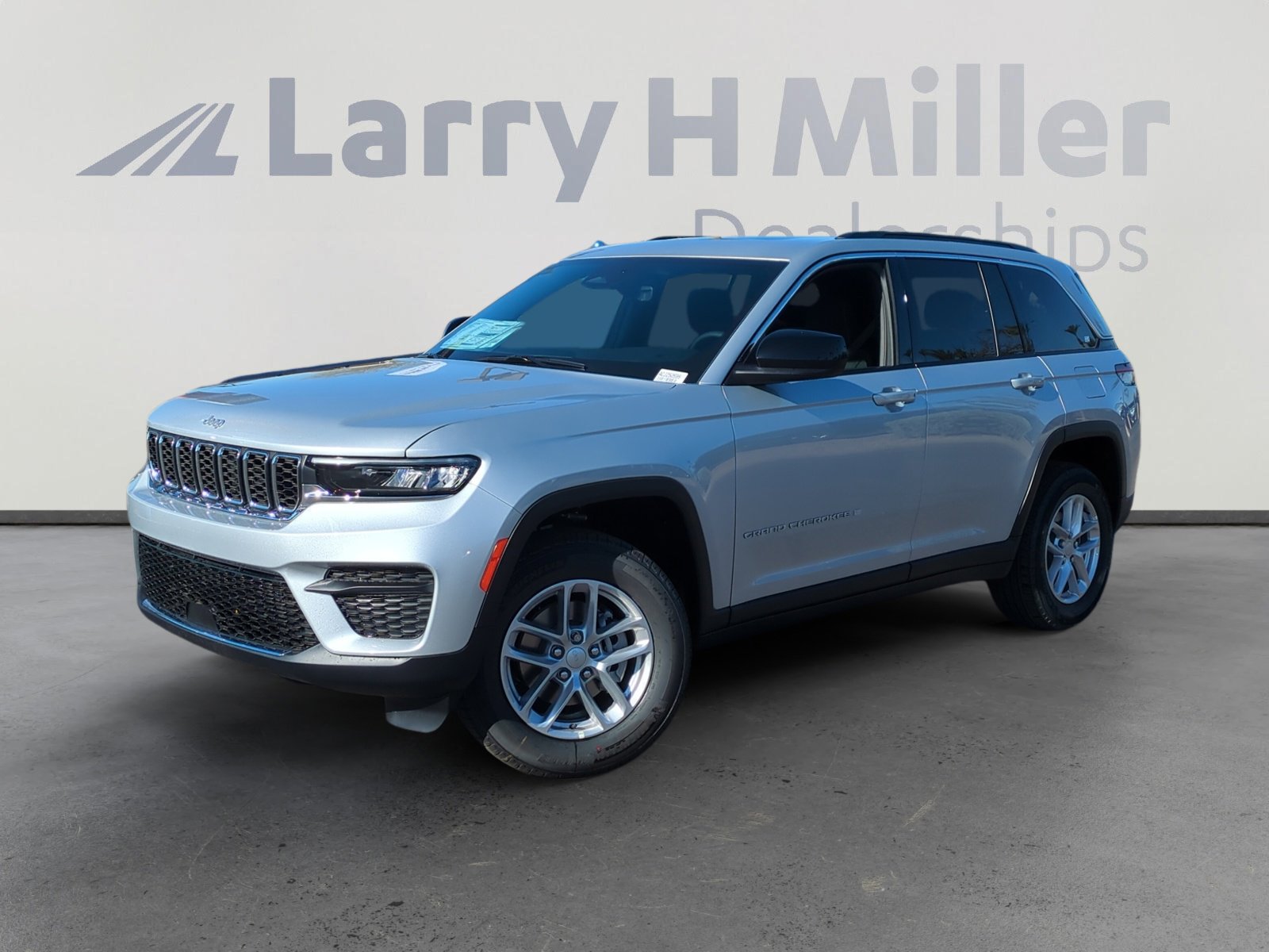 New 2025 Jeep Grand Cherokee Laredo X w/ Luxury Tech Group I