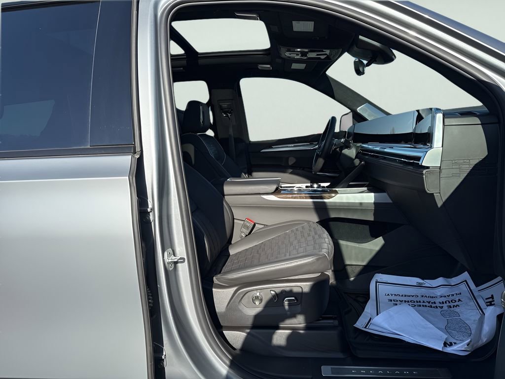 Used 2025 Cadillac Escalade Sport Platinum image 11
