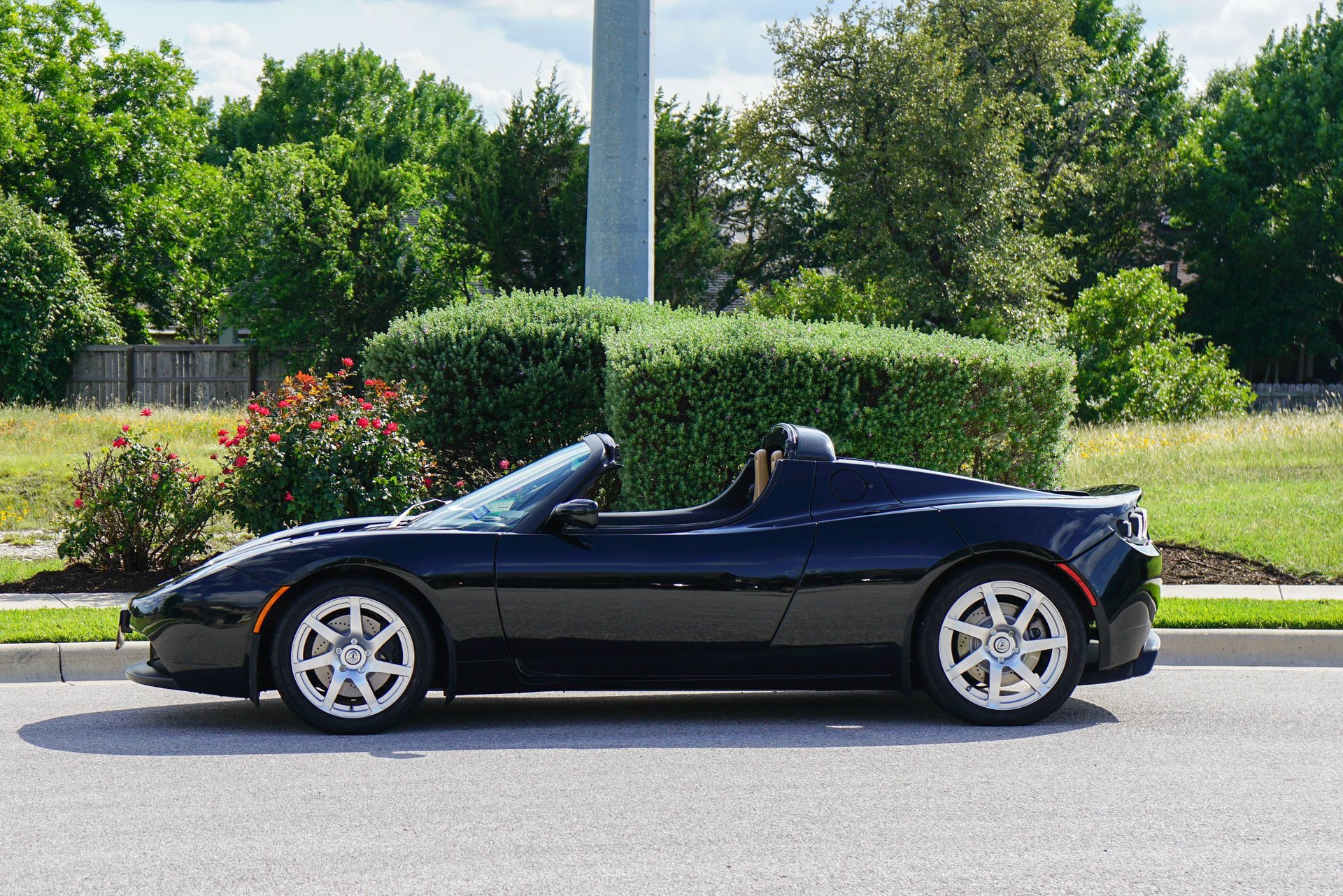 Used 2010 Tesla Roadster RWD image 4