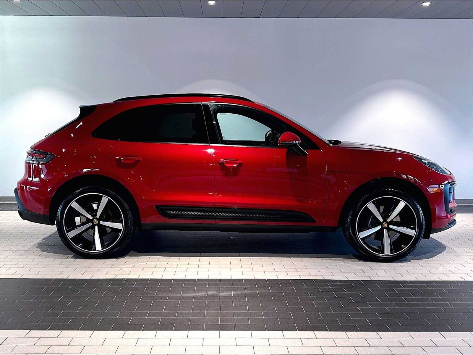 Used 2026 Porsche Macan AWD/4WD image 9