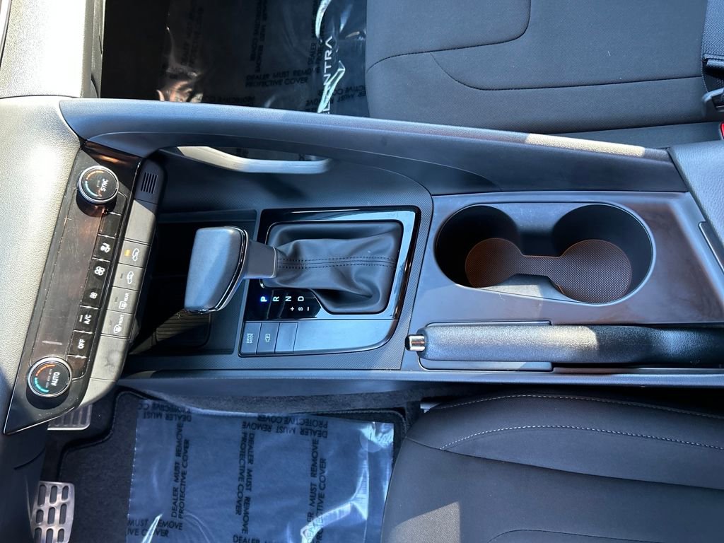 Certified 2025 Hyundai Elantra Sport image 16