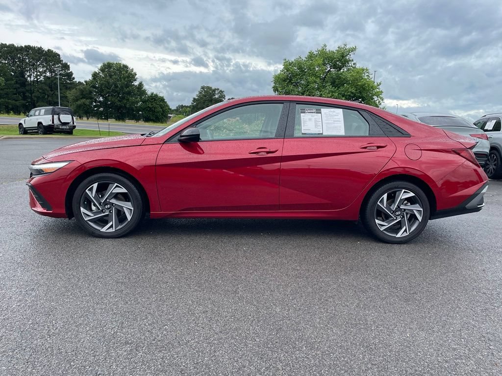 Used 2025 Hyundai Elantra Sport FWD image 4