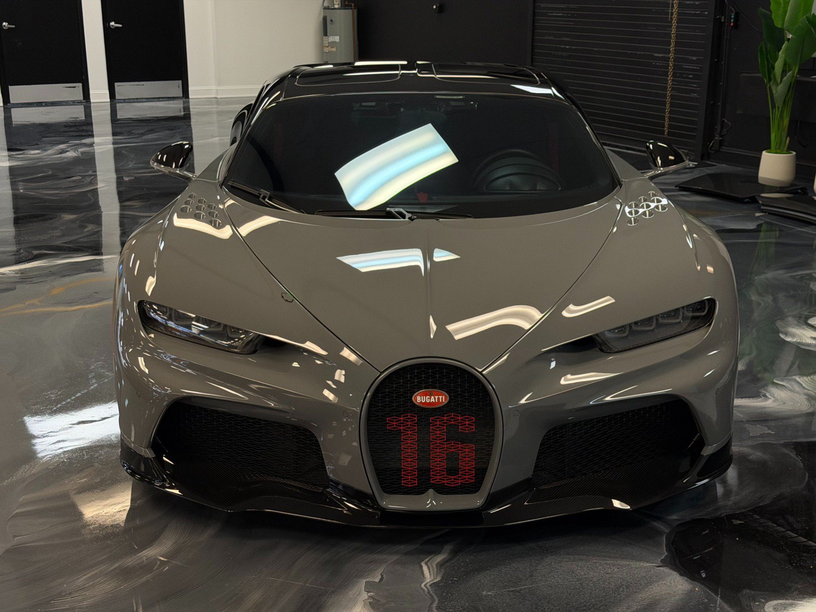 Used 2024 Bugatti Chiron Super Sport AWD/4WD image 4