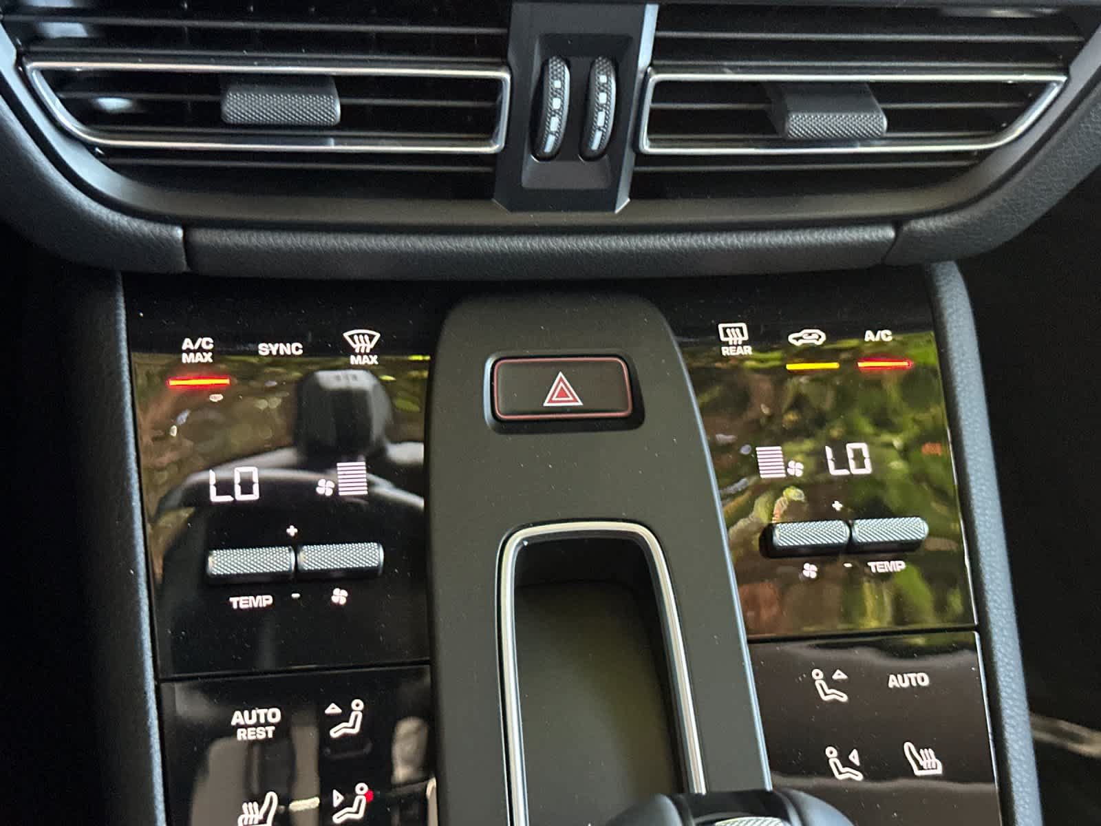 Certified 2025 Porsche Macan AWD/4WD image 23