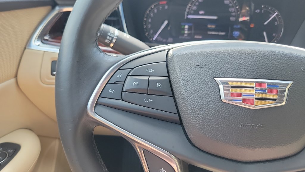 Used 2017 Cadillac XT5 Luxury w/ Driver Awareness Package AWD/4WD image 23