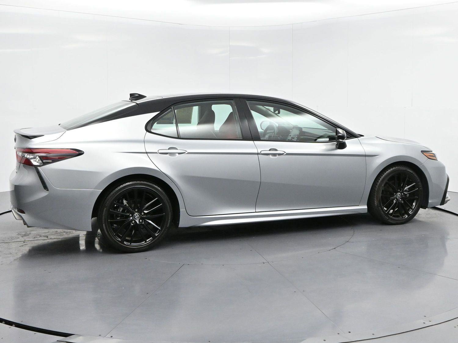 Used 2024 Toyota Camry XSE FWD image 8