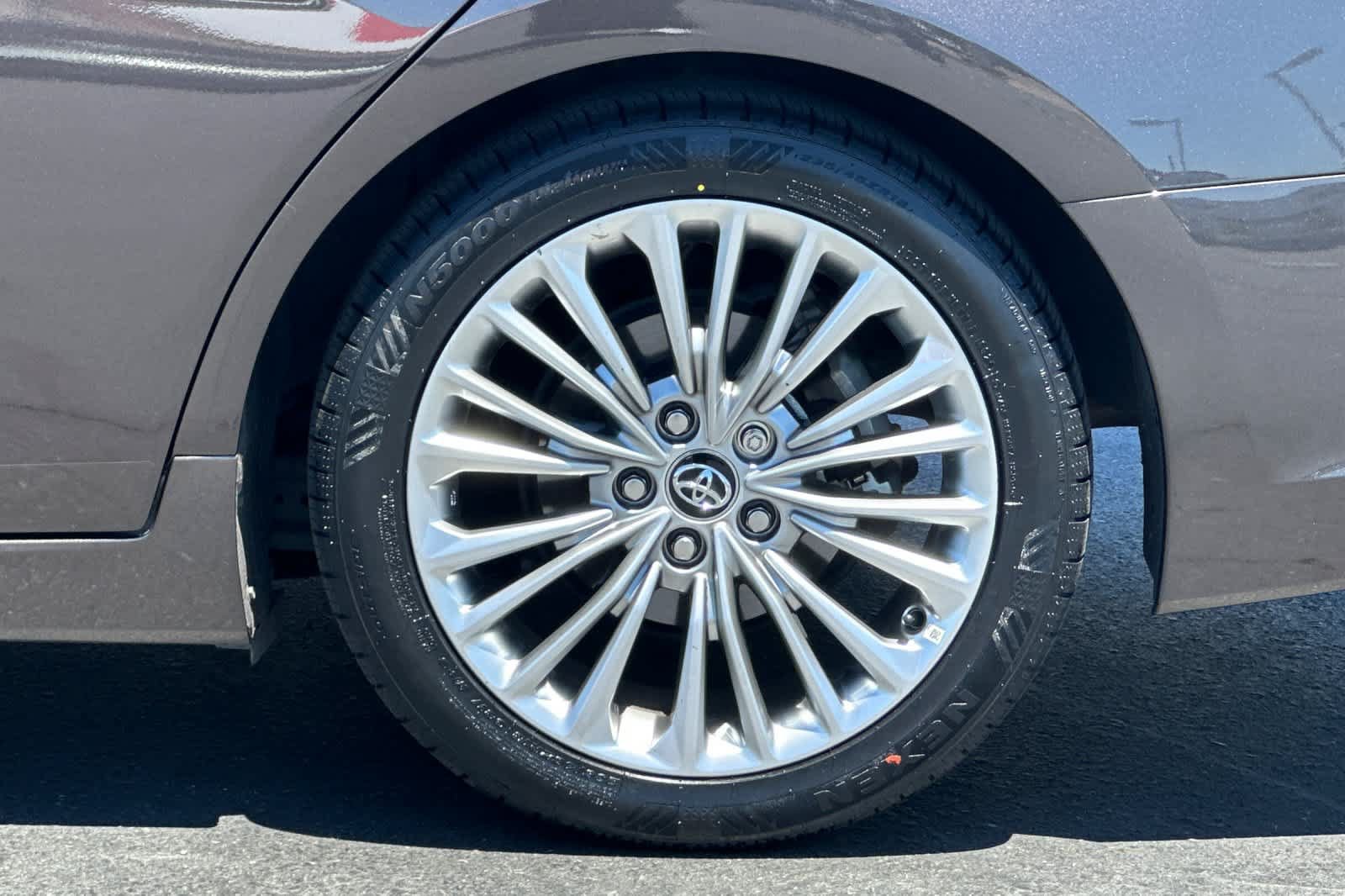 Used 2020 Toyota Avalon Limited w/ Advanced Safety Package FWD image 31