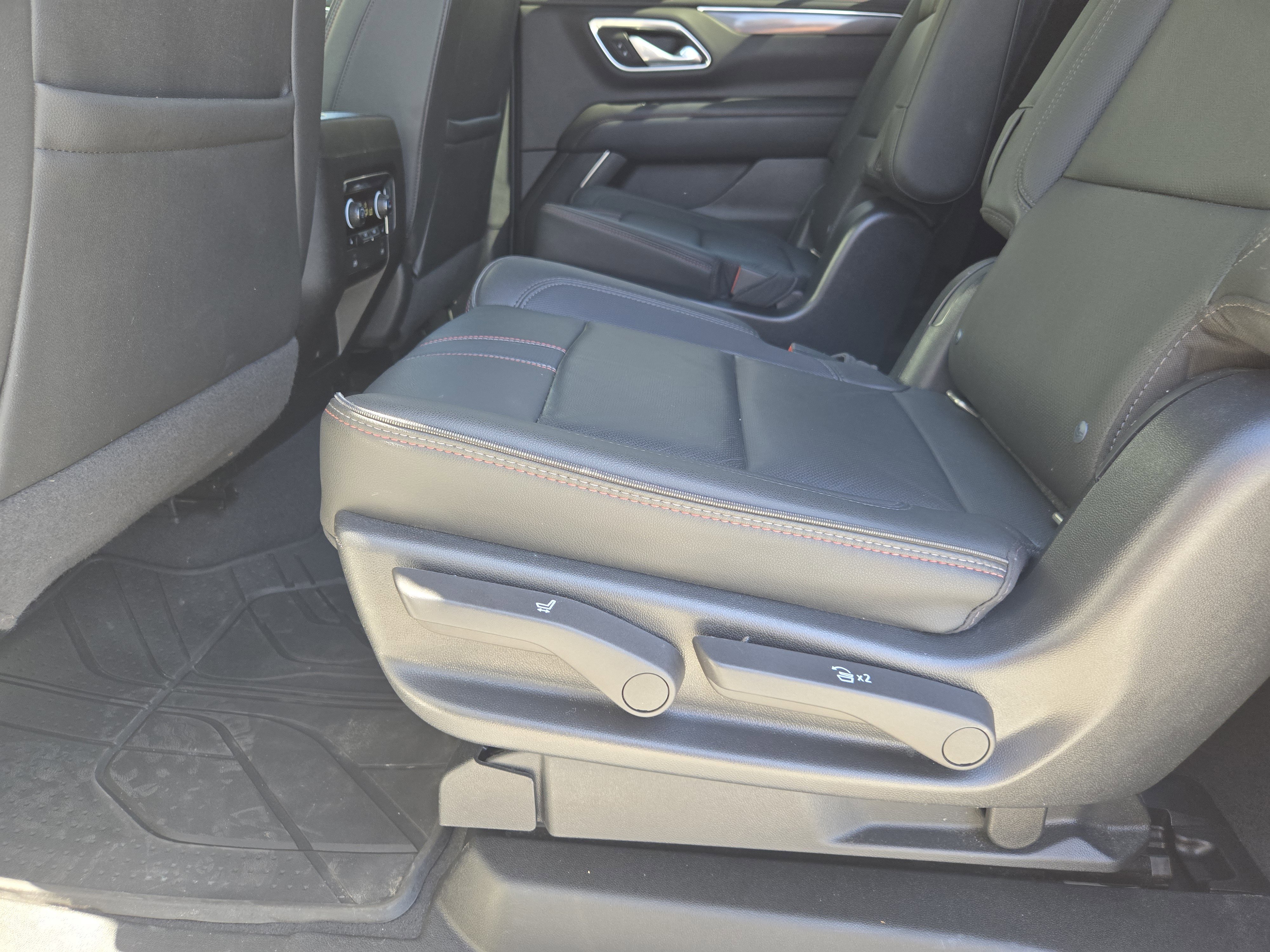 Used 2022 Chevrolet Suburban RST w/ Sport Performance Package AWD/4WD image 33