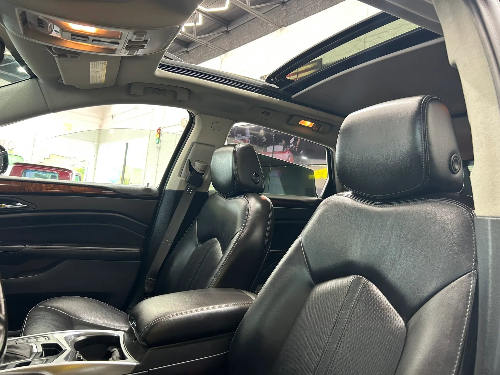Used 2015 Cadillac SRX Luxury AWD/4WD image 5