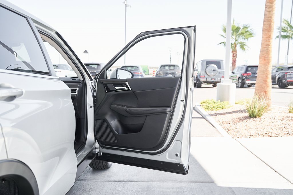 Used 2024 Mitsubishi Outlander SE image 11