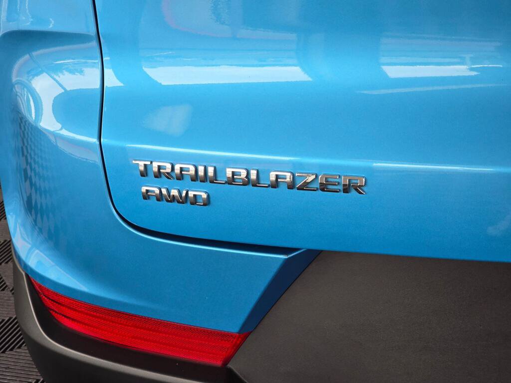 Used 2025 Chevrolet TrailBlazer LT AWD/4WD image 13
