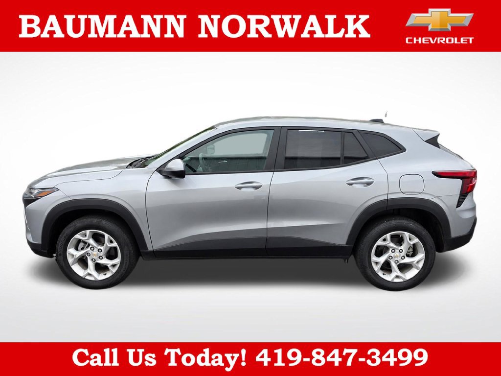Used 2024 Chevrolet Trax LS w/ LS Convenience Package FWD image 18