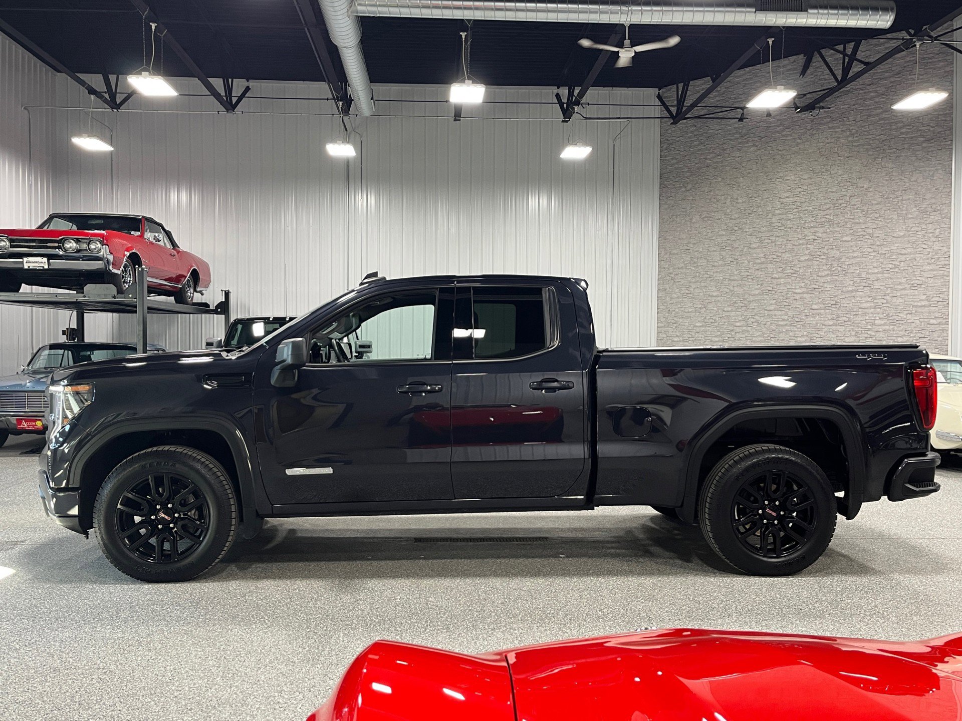 Certified 2023 GMC Sierra 1500 Elevation image 2