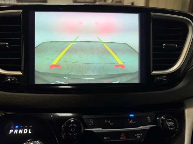 Used 2023 Chrysler Pacifica Touring-L FWD image 16