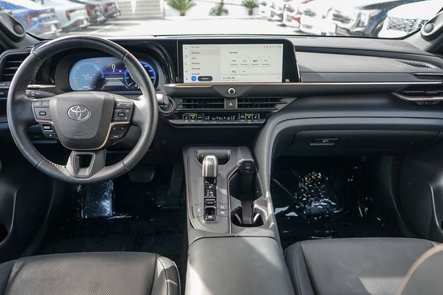 Used 2023 Toyota Crown Limited w/ Advanced Technology Package image 13