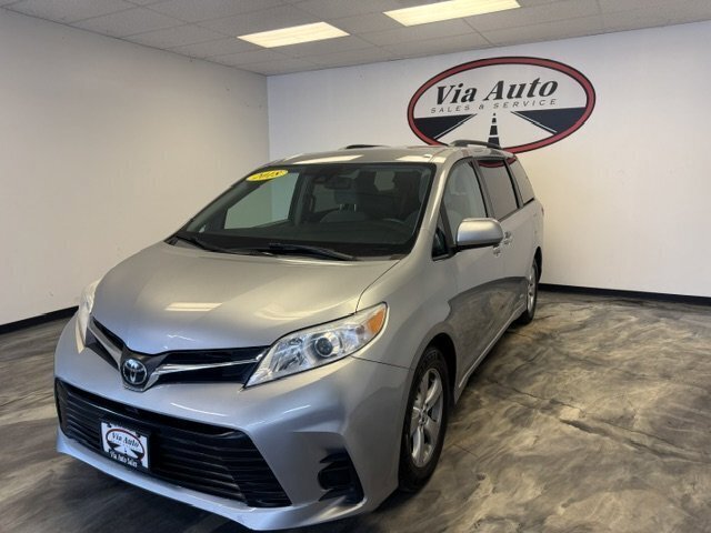 Used 2018 Toyota Sienna LE w/ Carpet Mat Package