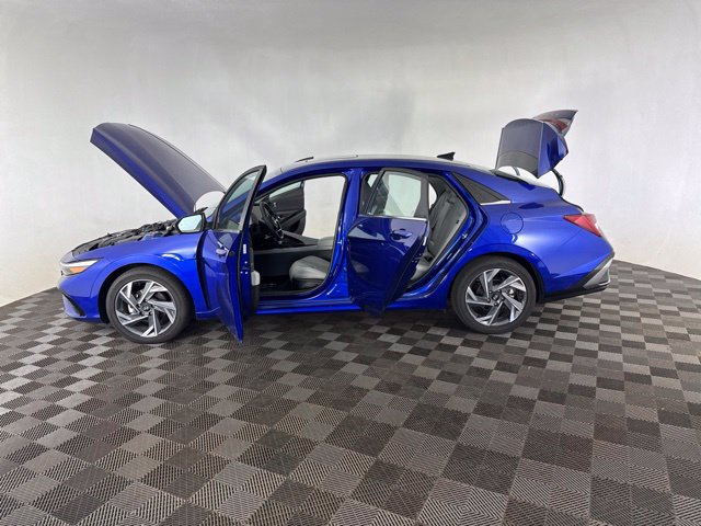 Certified 2025 Hyundai Elantra Limited FWD image 12