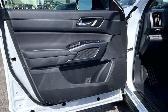 New 2026 Nissan Pathfinder SL FWD image 13