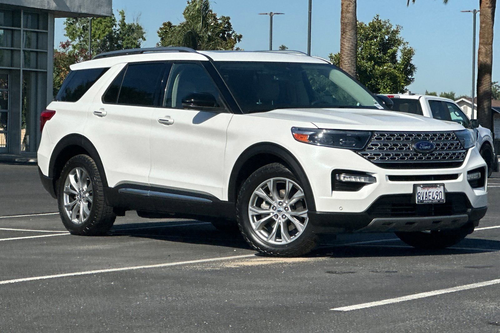 Used 2021 Ford Explorer Limited w/ Equipment Group 301A AWD/4WD image 2