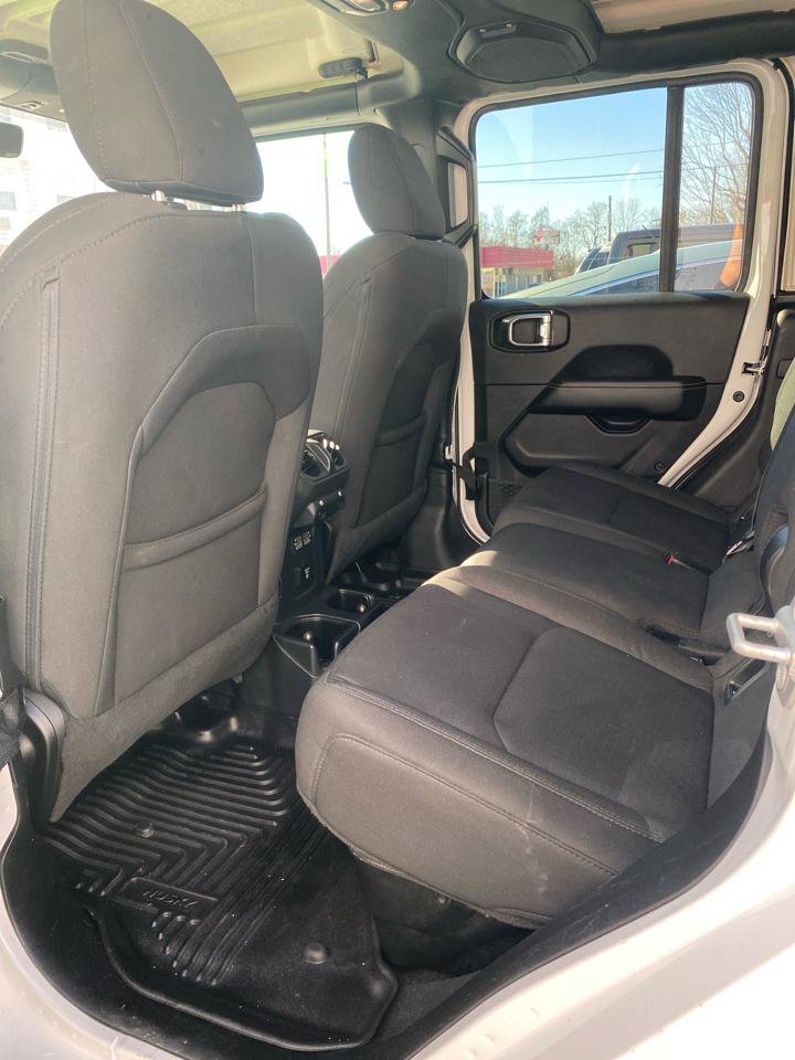 Used 2023 Jeep Gladiator Overland AWD/4WD image 6