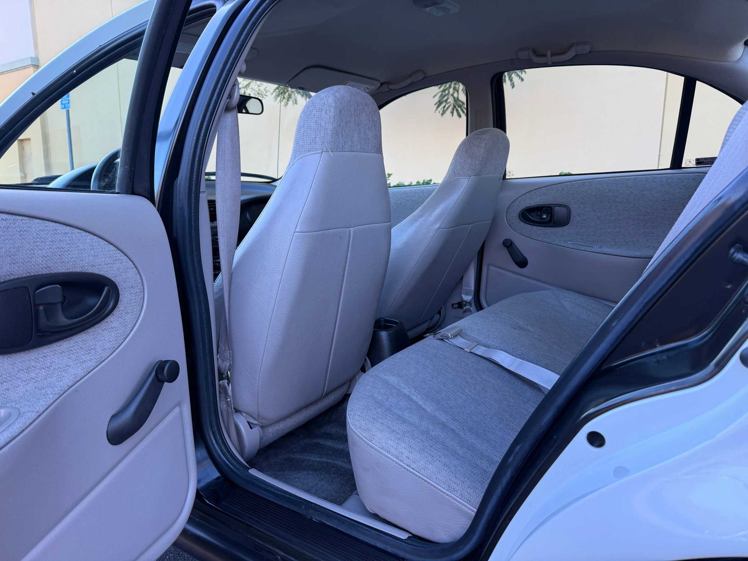 Used 1998 Saturn S-Series SL1 image 12