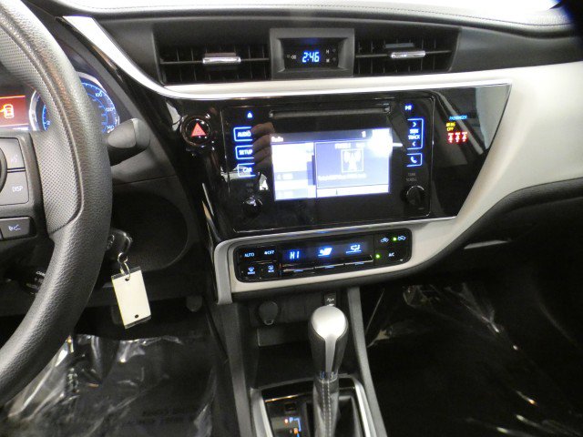 Used 2018 Toyota Corolla LE image 14
