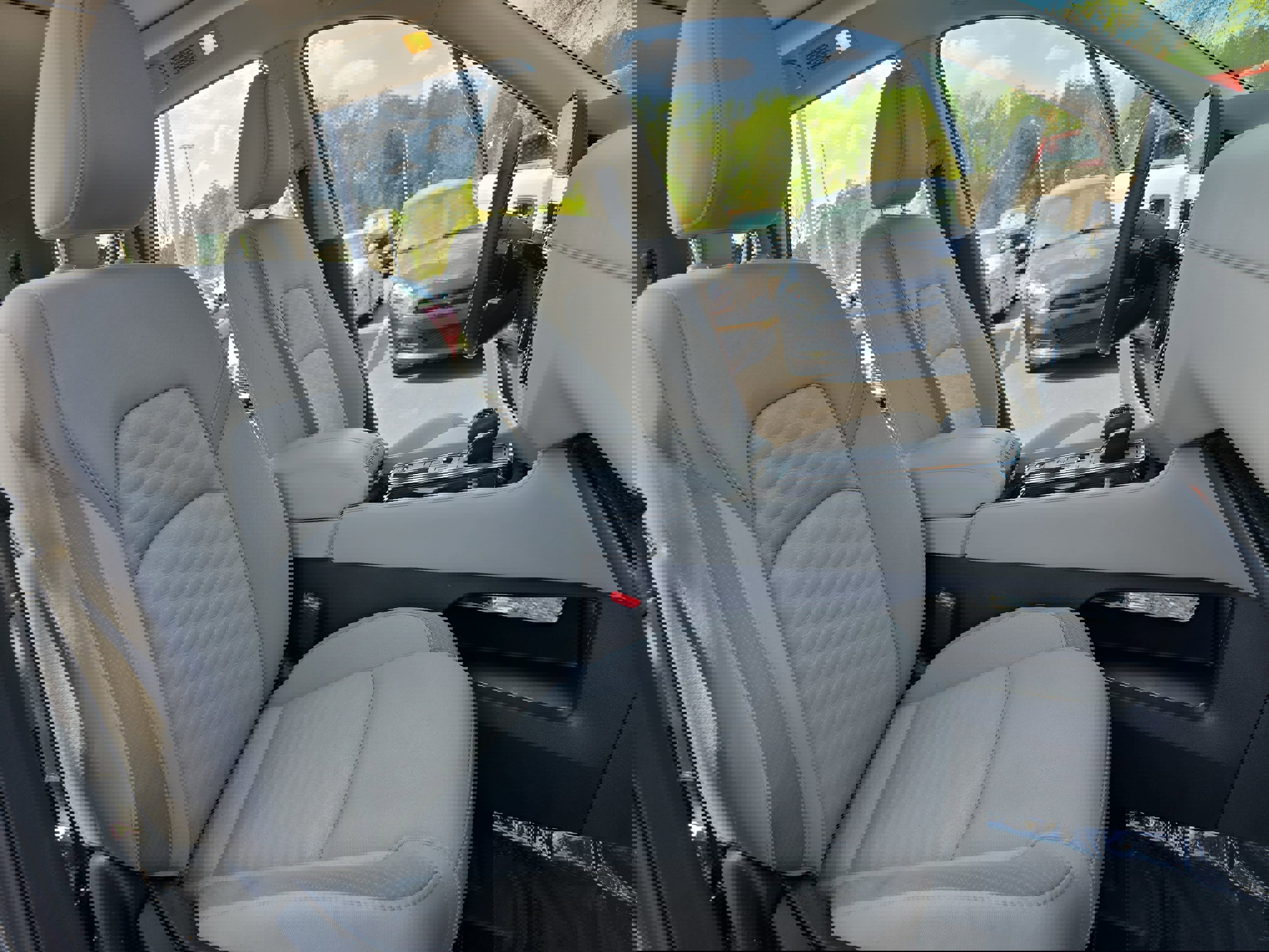 Used 2024 Nissan Pathfinder SV w/ SV Premium Package image 10