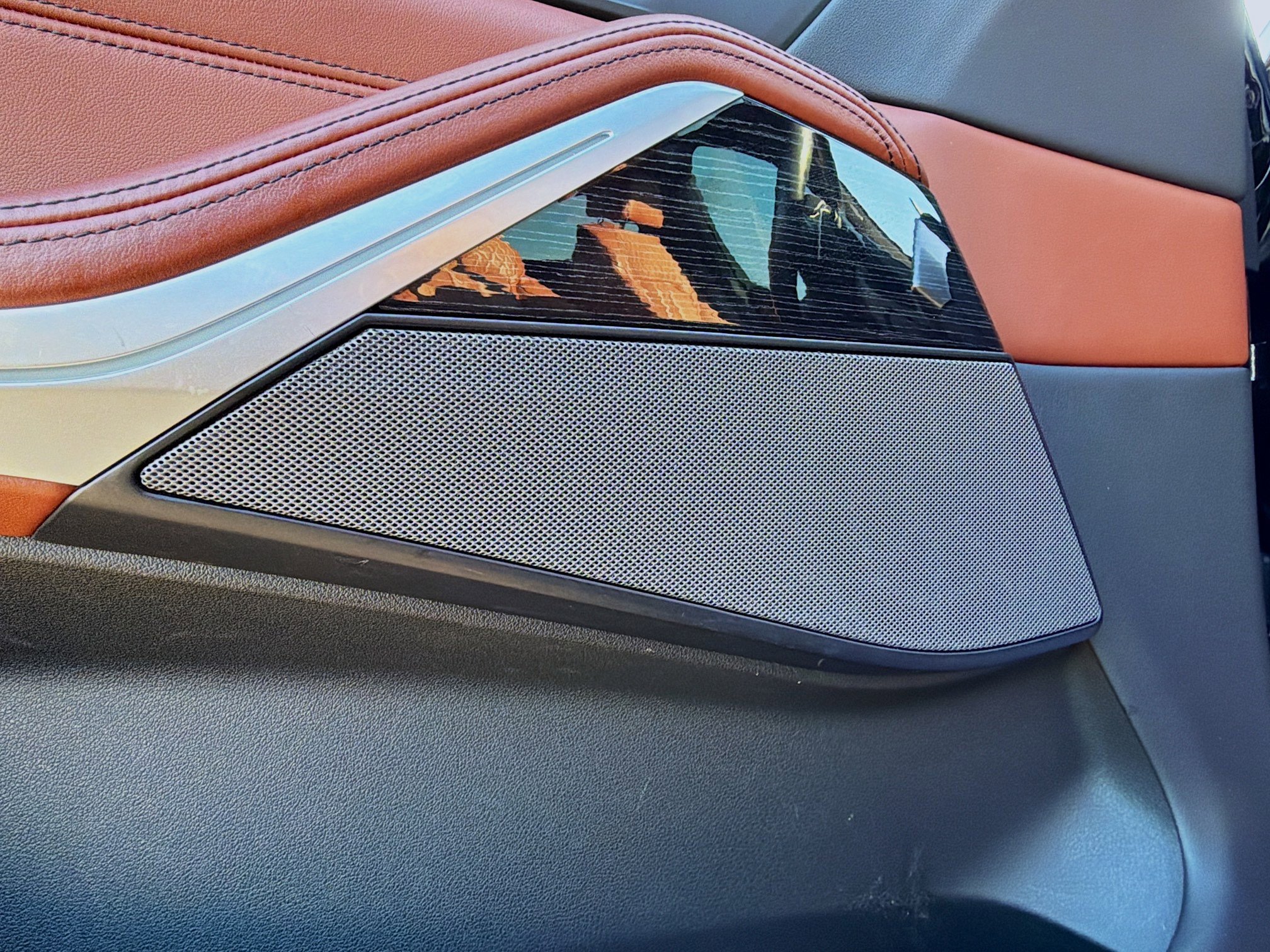 Used 2023 BMW X7 M60i w/ Climate Comfort Package image 24