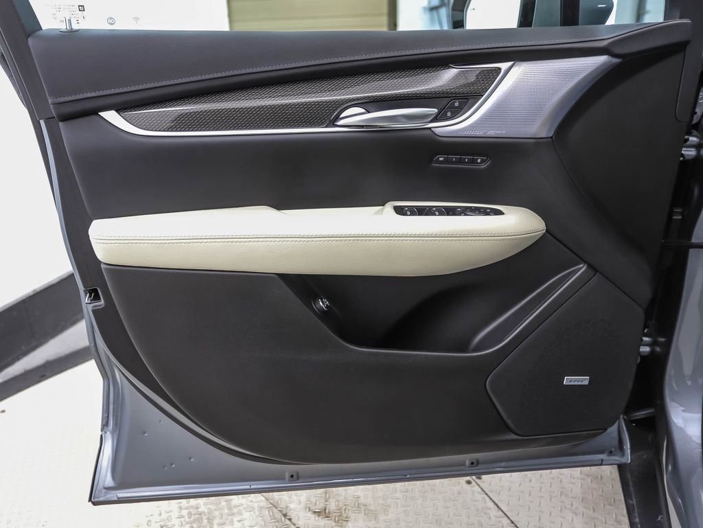 Used 2024 Cadillac XT5 Sportv w/ Technology Package AWD/4WD image 9