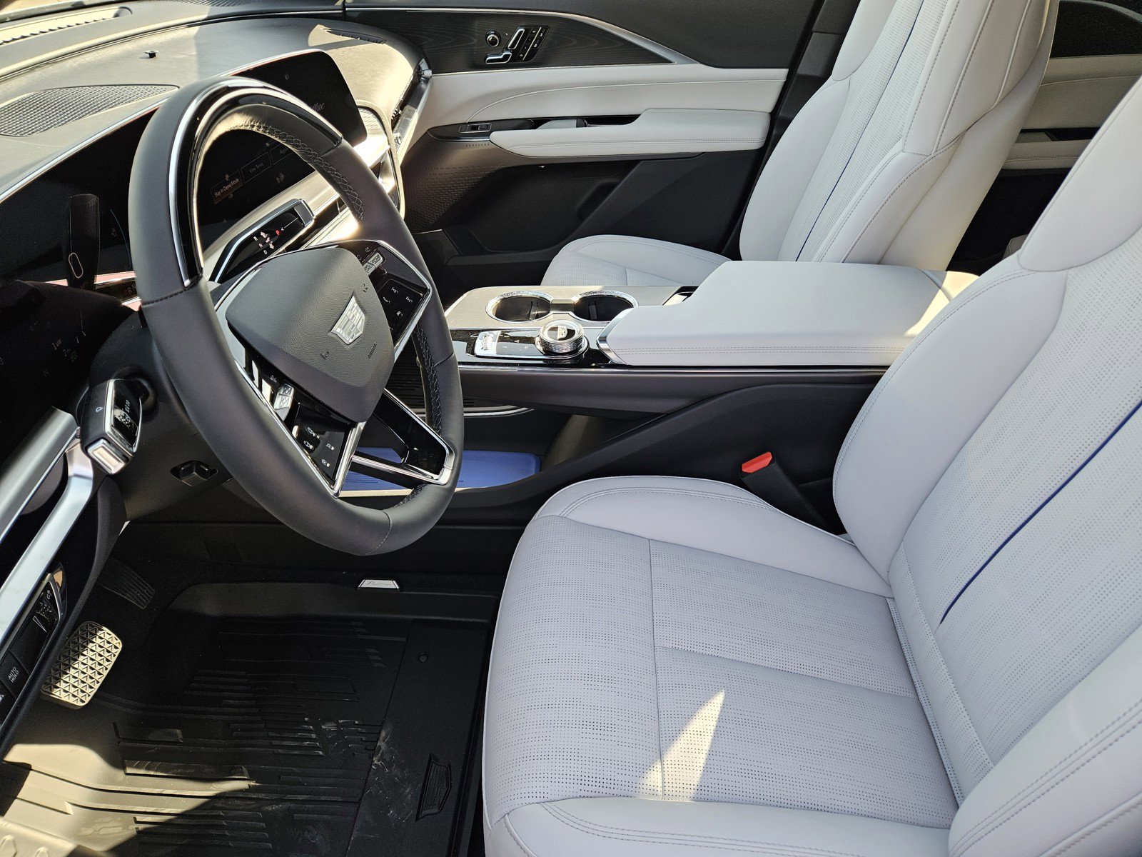 New 2026 Cadillac Lyriq Sport w/ LPO, Floor Liner Package image 9